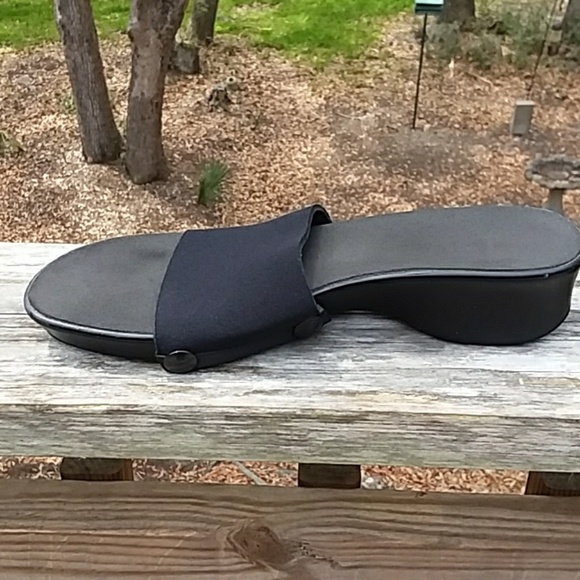 sandals with snap on tops